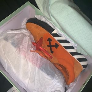 OFF WHITE SNEAKERS (100% AUTHENTIC)